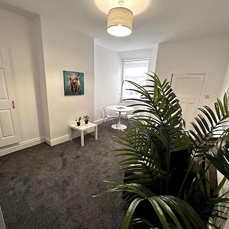 Bright Home From Home Stoke-on-Trent Buitenkant foto
